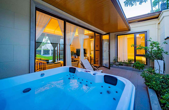 Why FSPA Outdoor Spas Outshine Regular Bathtubs for B&B Owners