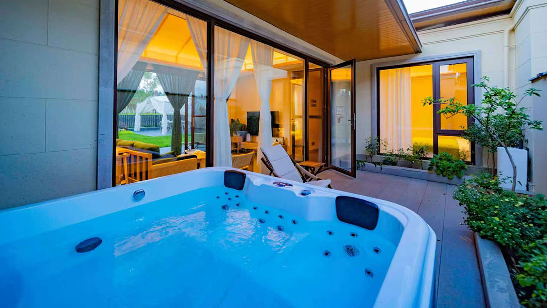Why FSPA Outdoor Spas Outshine Regular Bathtubs for B&B Owners